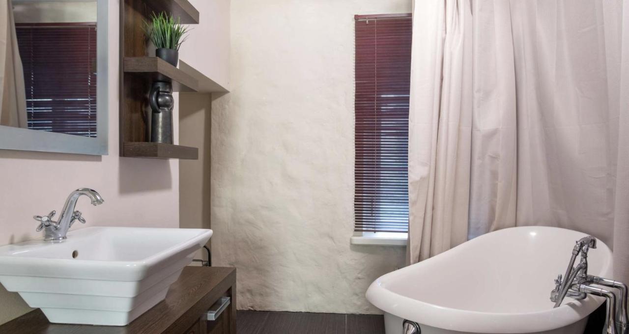 Íbúð Spacious In The Heart Of Old Town
